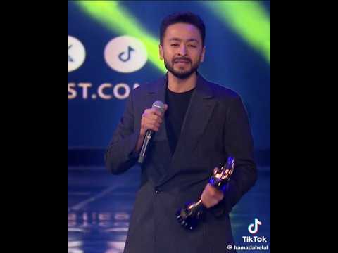 حماده هلال يفاجأ مصطفي كامل علي المسرح