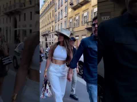 جينيفر لوبيز وبن أفليك يتجولان في شوارع ايطاليا جينيفر لوبيز وبن أفليك يتجولان في شوارع ايطاليا