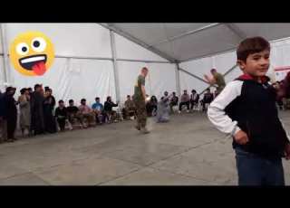   جالب افغانی همرای خارجی ها در یکی از کمپ های امریکا