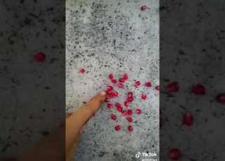 بعيني خبيتك سكر جفيني