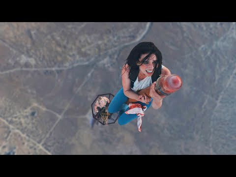 بتتحبس فوق عمود على ارتفاع ٦٠٠ متر بعد ما حبيبها وقع ومات ومابيعرفوش ينزلوا Fall