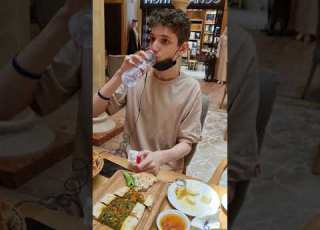 تحدي اكل الفلفل الحار شوف للآخر ولع Hot Chilli Eating Challenge Hatim Zaydoon