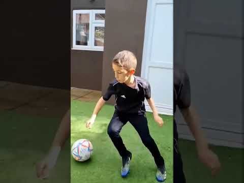 طفل صغير يقدم افضل المهارات في العالم