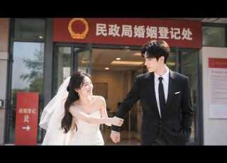她修行十年歸來 卻等來未婚夫出軌的背叛 在民政局門口隨手拉了個男人領證 她把他當普通司機 他把她寵成唯一 所有人等她後悔 卻不知她早已嫁入豪門