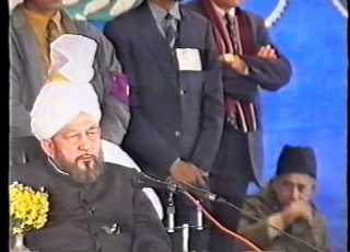 Apnay Daees Main Apni Basti