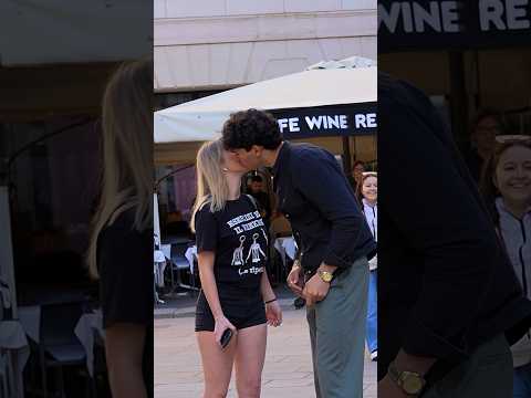 اخذت هذه الفتاه قبله على السريع Naderraslan Funnyvideos Prank