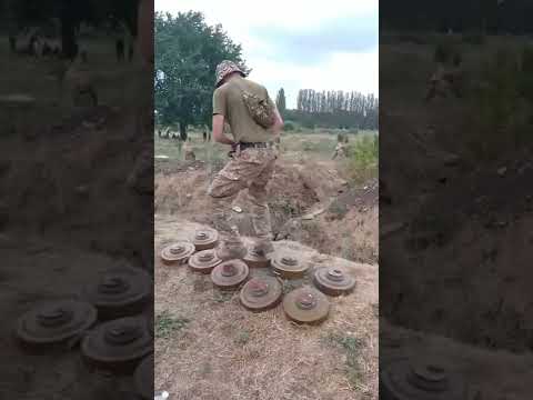 شوف كيف يدوس على ألغام