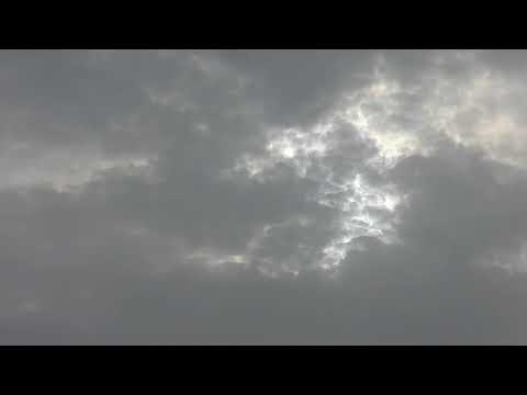 الشمس تغطيها الغيوم