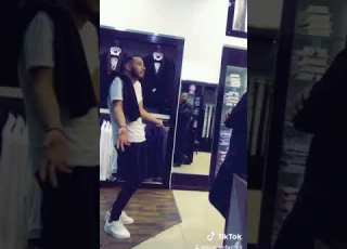  باكلمني ليه كده قمت مديلو
