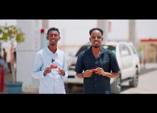 Hamse Shaacir Iyo Xariir Koosaar Oo Sahaydooda Shiidaalka Ku Qaatay Kaadhka Shiidaalka Ee Horn