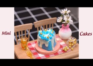 Mini Blue Cake Decorating Idea