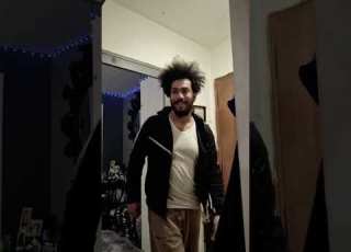 مشيت باش نتسحر لقيت رهبان في الكوجينة و بابا عليك يا بابا ماذا يحدث هنا