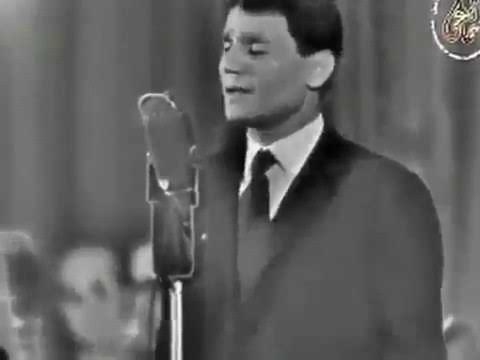 كامل الأوصاف فتني والعيون السود خدوني من هواهم رحت أغني آه يا ليلي آه يا عي ن حليم