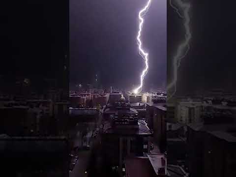 سبحان الله رعد قوي جدا بسام أبو عماد العلم والحكمة مطر رعد برق حبات البرد