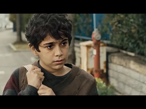 ولد فقير بيشتغل من وهو صغير عشان يصرف على أهله ولما بيكبر بيشترى قصر كبير وبيجمع فيه عيلته كلها