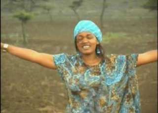 Meheret Etefa Ye Ejochun Sira ቅኔን እቀኛለሁ የእጆቹን ስራ እያየሁ