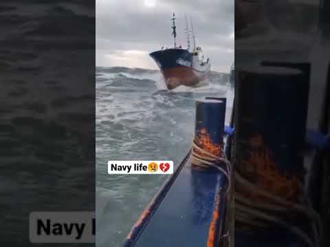 شاهد غرق سفينة في البحر