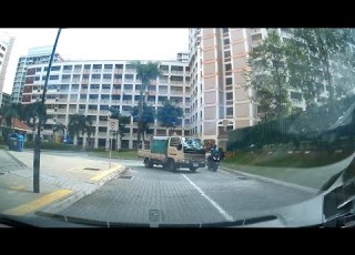 2jul2019 GX7372X Nissan Cabstar Going In Opposite Direction Of Roundabout Nearly Took The Rider