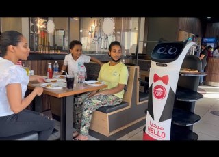Robot Waiter አስገራሚው የ ሮቦት አስተናጋጅ