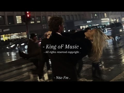 فضلت معاك وانا عايشاك وعايشة انا بيك مفيهاش كلام انا كنت خايفة نسيب خسرت كثير