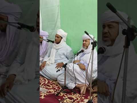 قراءة جماعية بالمدرسة القرآنية الطاهرية بسالي أدرار بقيادة الشيخ محمد الشرويني