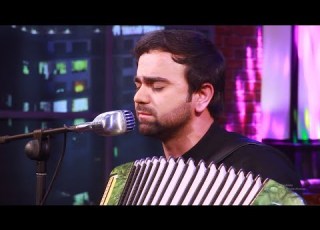 Ramin Fazli Dar Pish Be Dardan Chura Live Performance At Kam Studio رامین فضلی در پیش بی دردان