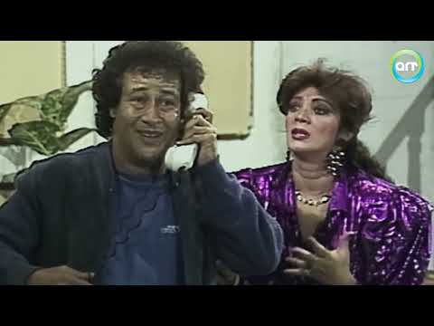 مسرحية البلدوزر محمد نجم يخرج عن النص في المسرحية ويقطع الورقة بعد اعتداء الفنانة شهيره عليه