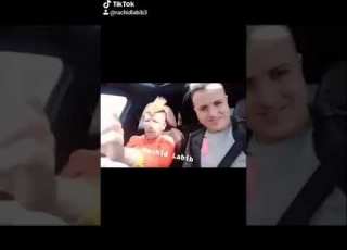 ماميدو يسوق سيارة برجله تهور في سياقة نيشان