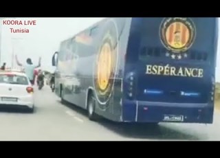 جماهير الترجي ترافق الجمعية الى المطار رحلة النصر الى مصر نموت عليك يا ترجي