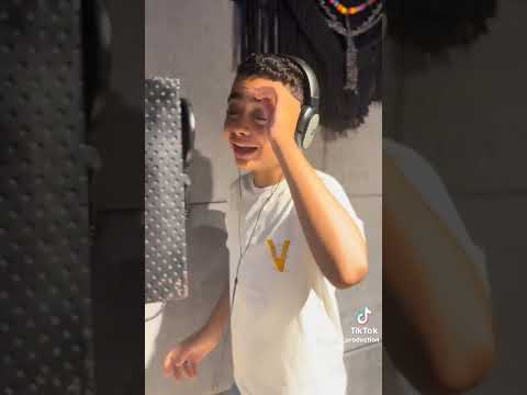 كنت بطبطب عليا كنت بتهون شويه