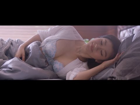 篠原涼子 うっとりするような谷間 披露 トリンプ 天使のブラ スリムライン CM 2016年 夏 篇