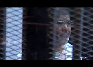 جنايات القاهرة تحكم على مرسي بعشرين سنة مشددة في قضية الاتحادية