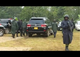  USIPIME ULINZI MKALI WA MAGUFULI AKIONDOKA KWENYE MKUTANO KAGERA