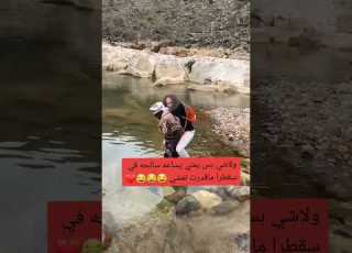  يمني يساعد سائحه في سقطرئ ماقدرت تمشي اليمن السعودية الرياض