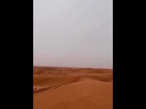 برق يضرب في الصحراء