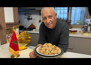 بالصينية و الصويرية بريوات اللوز بطريقتي ستيوتين تاكلوهوم في عضة وحدة قربو يكملوهوم ليا قبل التقديم