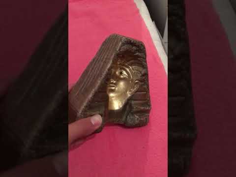 تمثال عجيب فرعوني ينظهر من كل الاتجاهات ب لندن تمثال عجيب فرعوني ينظهر من كل الاتجاهات ب لندن