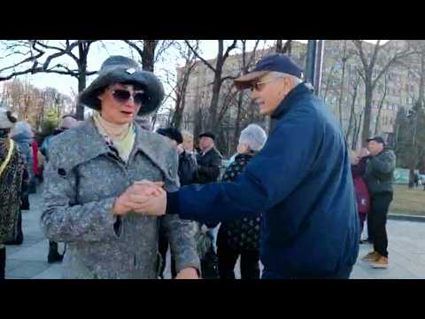 Харків 14 03 2026 Тихо падає цвіт