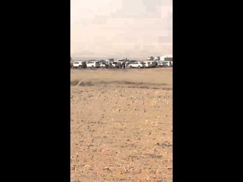 قبيلة الدواسر بالخرج في العرمه متهاوشين على ارض و جايبين رشاشات