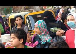  ازمه المدارس ولتاني يوم زحام شديد امام بوابه المدرسه وحضور الشرطه