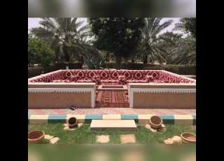 جلسة في حديقة المزرعة