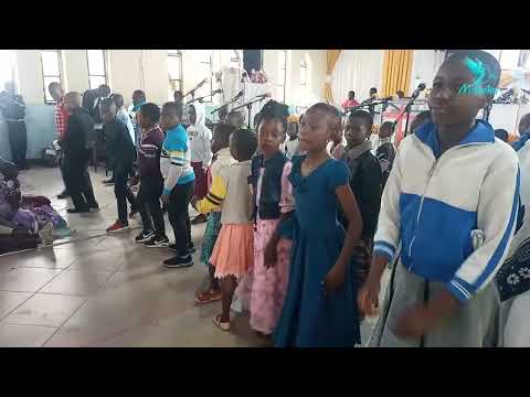 ANGALIA VIPAJI VYA UIMBAJI KWAYA YA WATOTO KANISA LA ANGLICAN SUMBAWANGA