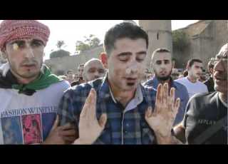 أخ يتلقى خبر استشهاد اخيه في صباح عيد الفطر