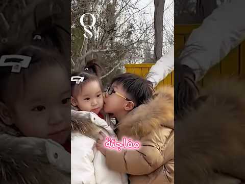 طفل صغير ي فاجئ أب بحركة جريئة