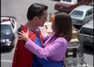  Lois Clark 3x02 05 First Time Seeing Clark As Superman In Public