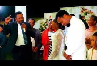 LEMA AZUA BALAA KANISANI WAKATI WA HARUSI YA DADA YAKE APOKONYWA MIC KISA KUONGELEA SIASA