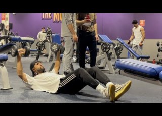  SCREAMING IN THE GYM