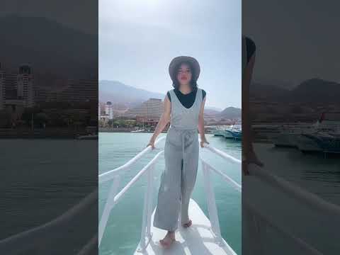 افتحو قلبي شوفو مين في حموودنيا