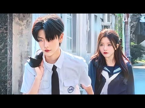 بنت جميلة بتتنكر انها ولد عشان تدخل فريق كله رجالة بدل أخوها وبيحبها قائد الفريق وبيكتشف حقيقتها بنت جميلة بتتنكر انها ولد عشان تدخل فريق كله رجالة بدل أخوها وبيحبها قائد الفريق وبيكتشف حقيقتها