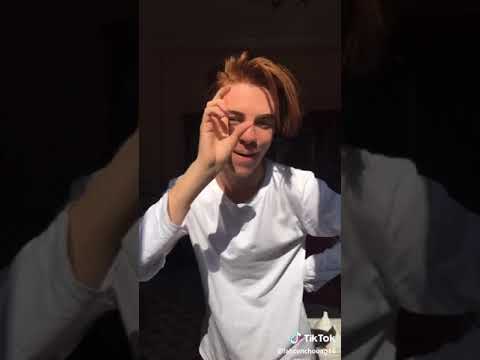 ماما كحلت عينيها